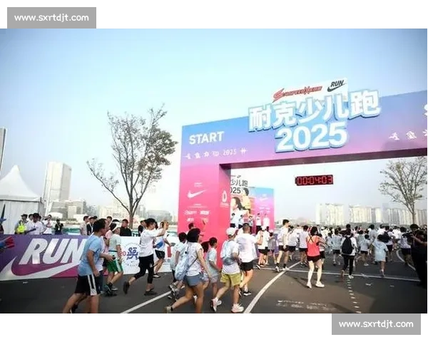 滨江 “小上马” 开跑 千组亲子共赴童年首枚 PB 滨江 “小上马” 开跑 千组亲子共赴童年首枚 PB